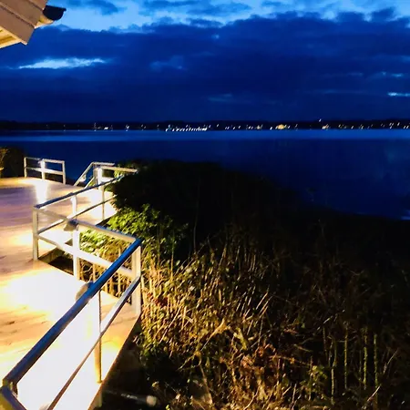 Magisk Havudsigt I Forste Raekke Ved Anslet Strand