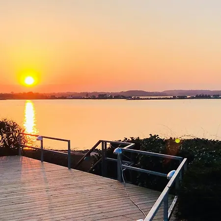 Magical Front Row Sea Views At Anslet Beach Hébergement de vacances Haderslev