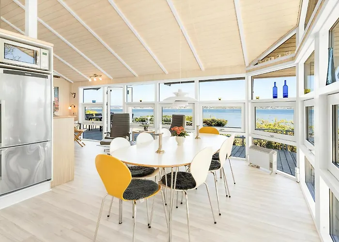 Magical Front Row Sea Views At Anslet Beach Hébergement de vacances Haderslev