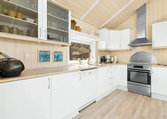 Magical Front Row Sea Views At Anslet Beach